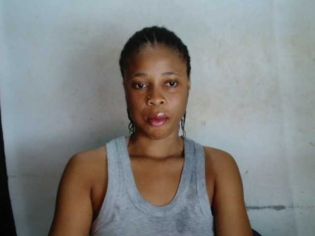 Creamyjuice live cam on BongaCams