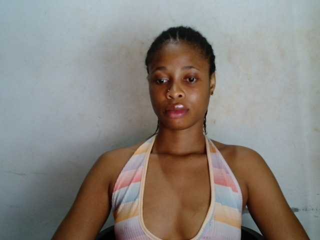 Creamyjuice live cam on BongaCams