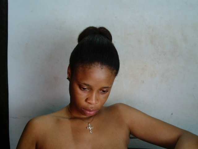 Creamyjuice live cam on BongaCams