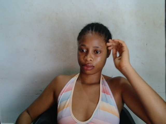 Creamyjuice live cam on BongaCams