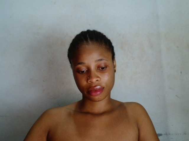 Creamyjuice live cam on BongaCams