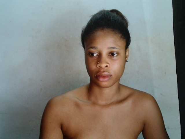 Creamyjuice live cam on BongaCams