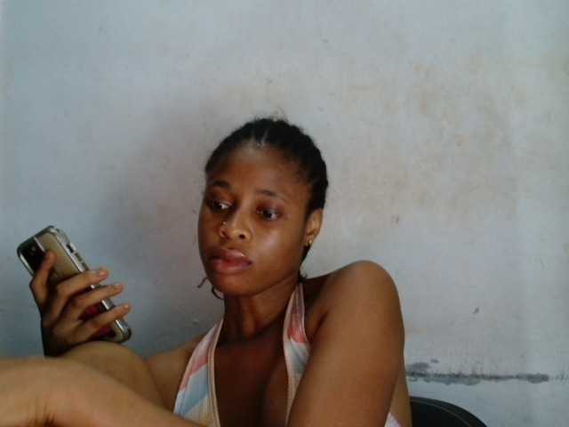 Creamyjuice live cam on BongaCams