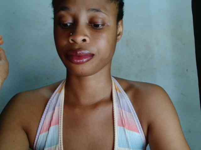 Creamyjuice Live Webcam on BongaCams