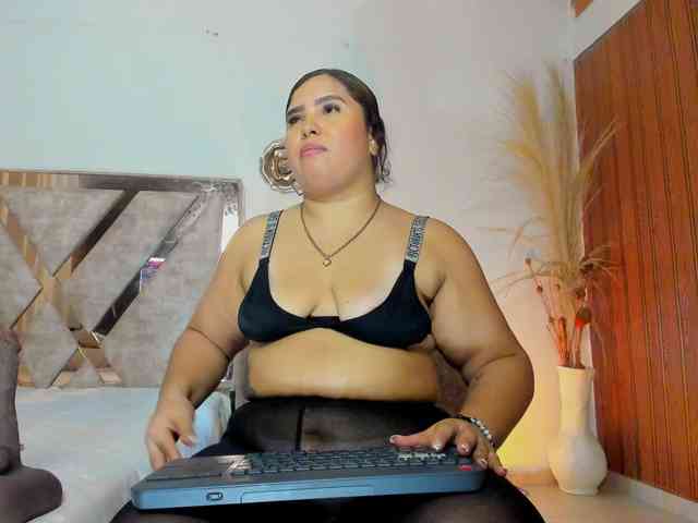 Madam-Agatha webcam