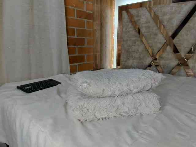 Madam-Agatha webcam