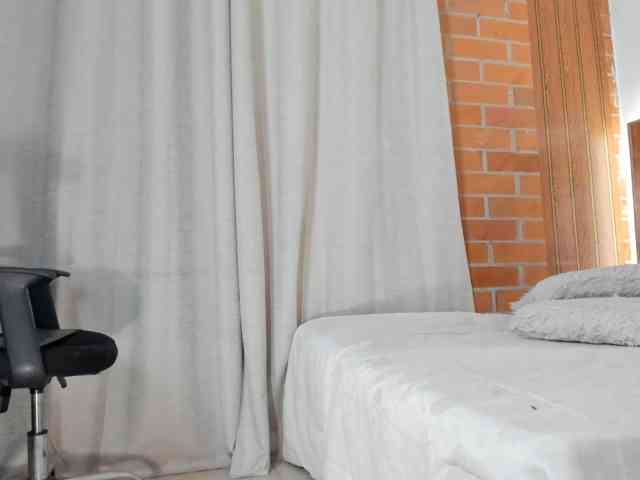 Madam-Agatha webcam