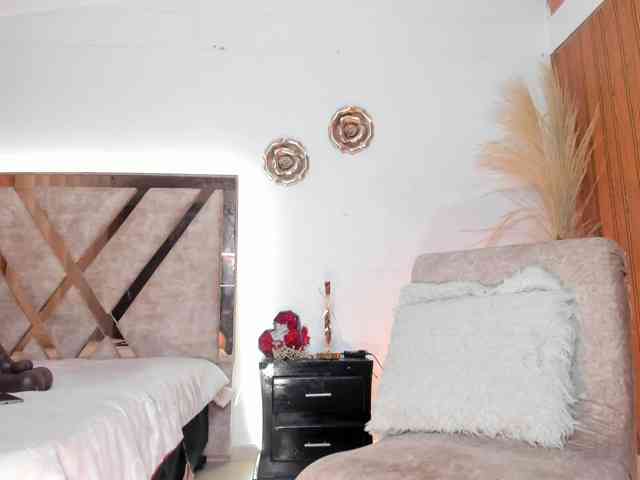 Madam-Agatha webcam