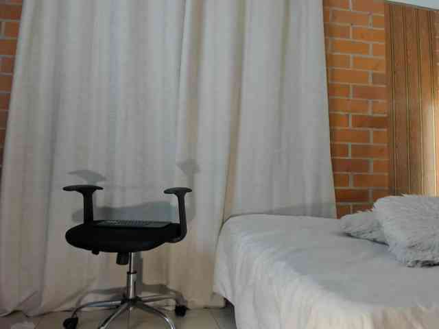 Madam-Agatha webcam