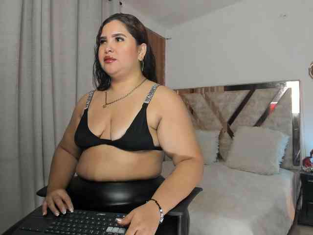 madam-agatha's live room
