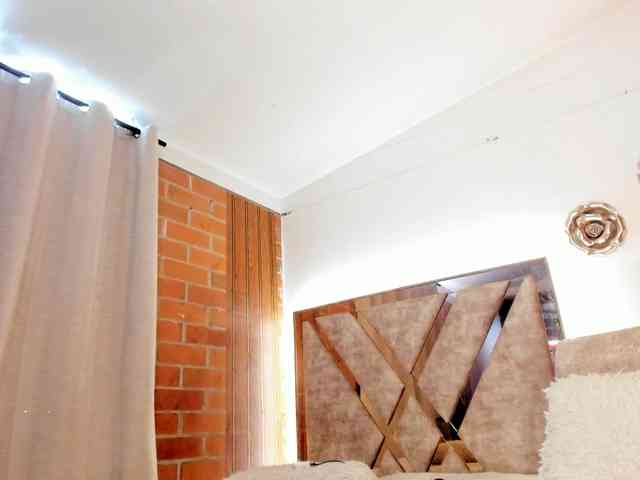 Madam-Agatha webcam