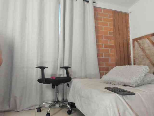Madam-Agatha webcam