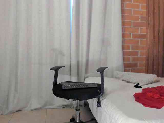 Madam-Agatha webcam