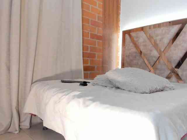 Madam-Agatha webcam