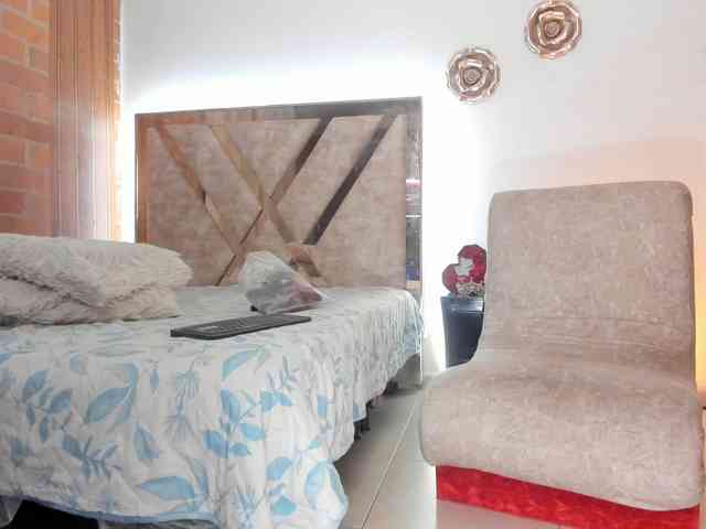 Madam-Agatha webcam