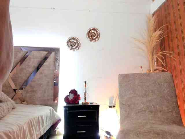 Madam-Agatha webcam