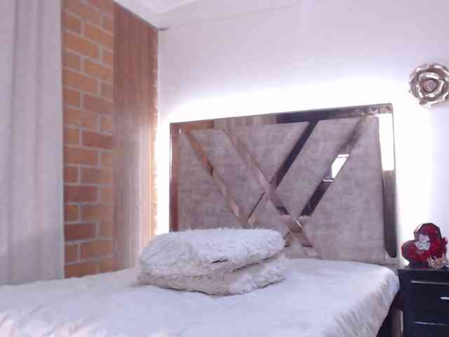 Madam-Agatha webcam