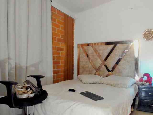 Madam-Agatha webcam