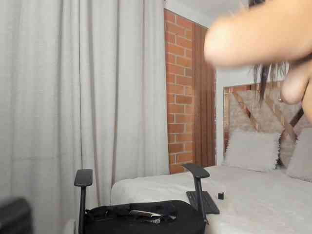 Madam-Agatha webcam