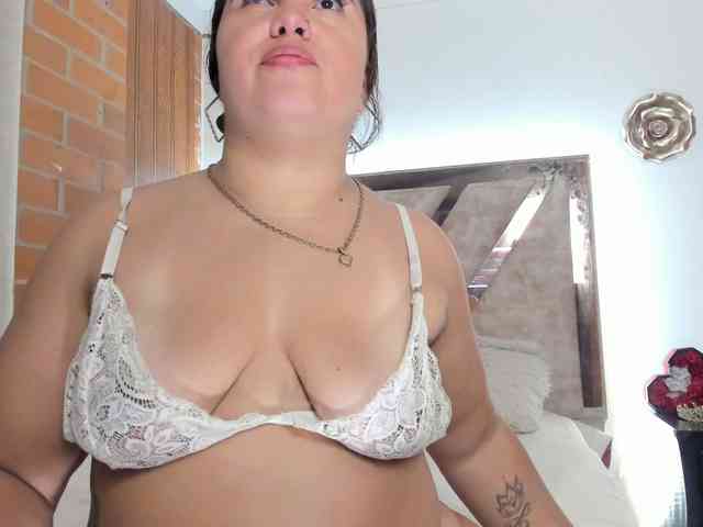 Madam-Agatha webcam