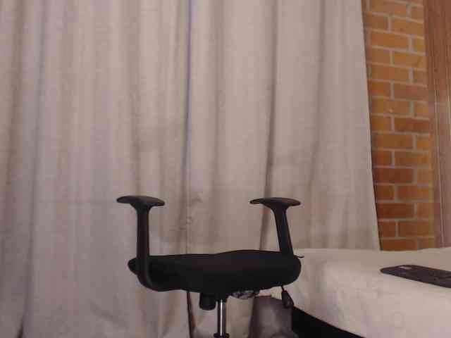 Madam-Agatha webcam