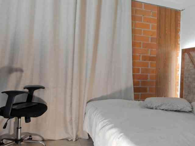 Madam-Agatha webcam