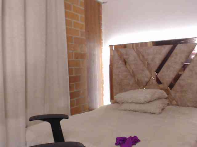 Madam-Agatha webcam