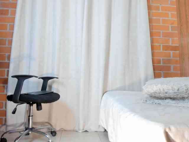 Madam-Agatha webcam