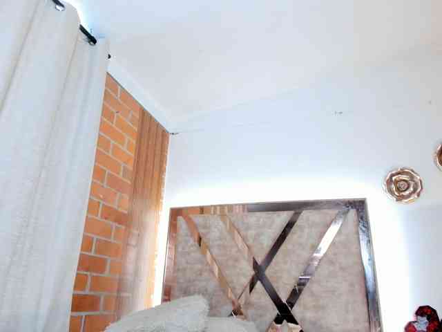 Madam-Agatha webcam