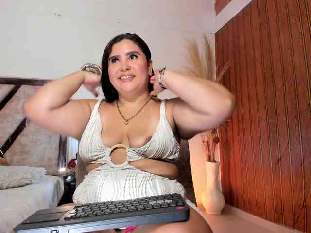 Madam-Agatha webcam