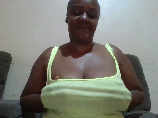 Prettylexxi live cam on BongaCams