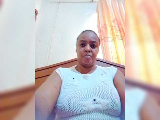 Prettylexxi live cam on BongaCams