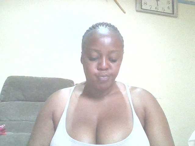 Prettylexxi live cam on BongaCams