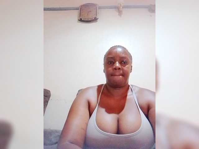 Prettylexxi live cam on BongaCams