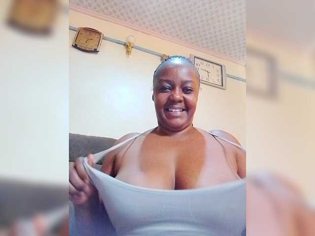 Prettylexxi live cam on BongaCams