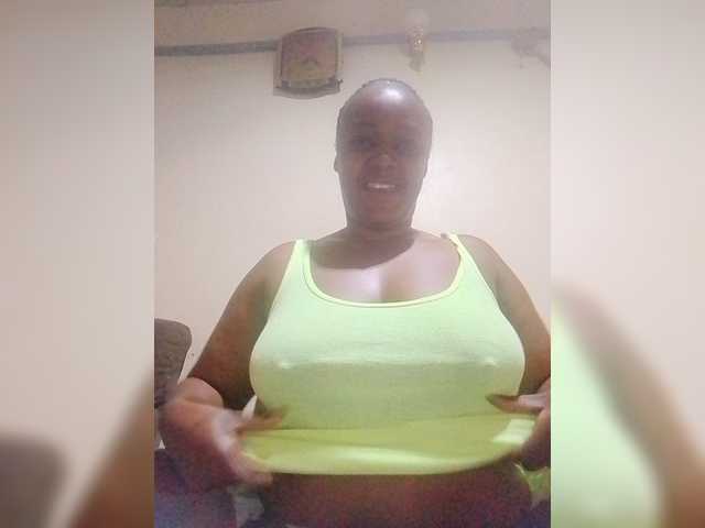 Prettylexxi live cam on BongaCams