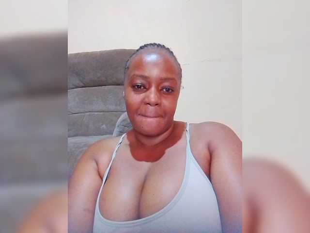 Prettylexxi live cam on BongaCams