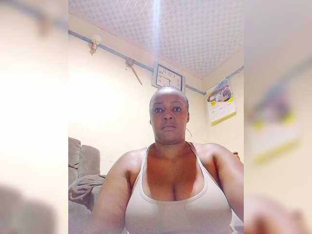 Prettylexxi live cam on BongaCams