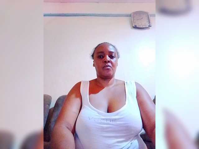 Prettylexxi live cam on BongaCams