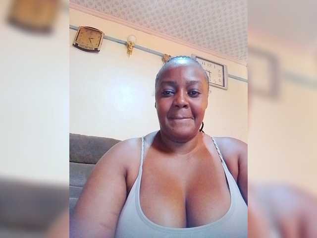 Prettylexxi live cam on BongaCams