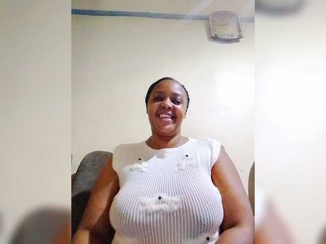 Prettylexxi live cam on BongaCams