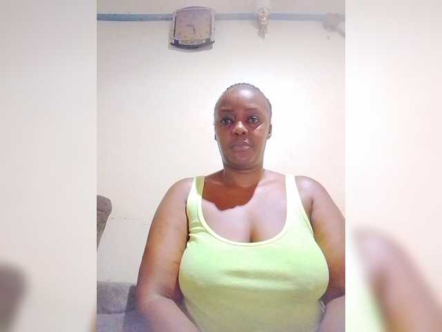 Prettylexxi live cam on BongaCams
