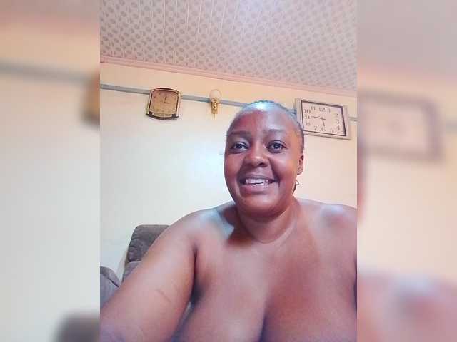 Prettylexxi live cam on BongaCams