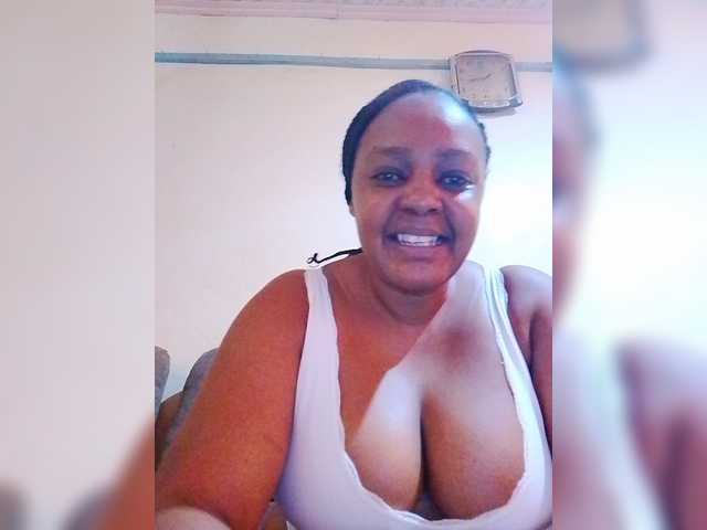 Prettylexxi live cam on BongaCams
