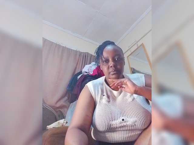 Prettylexxi live cam on BongaCams