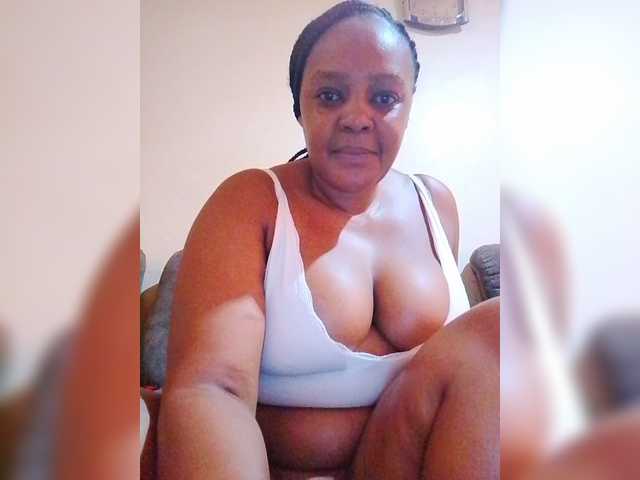Prettylexxi live cam on BongaCams