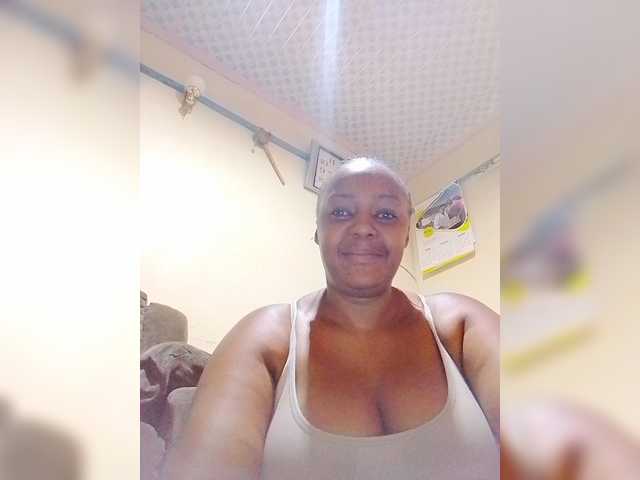Prettylexxi live cam on BongaCams