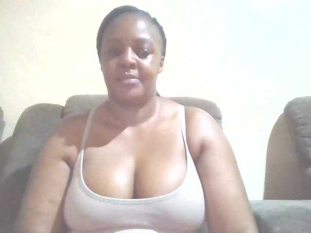 Prettylexxi live cam on BongaCams
