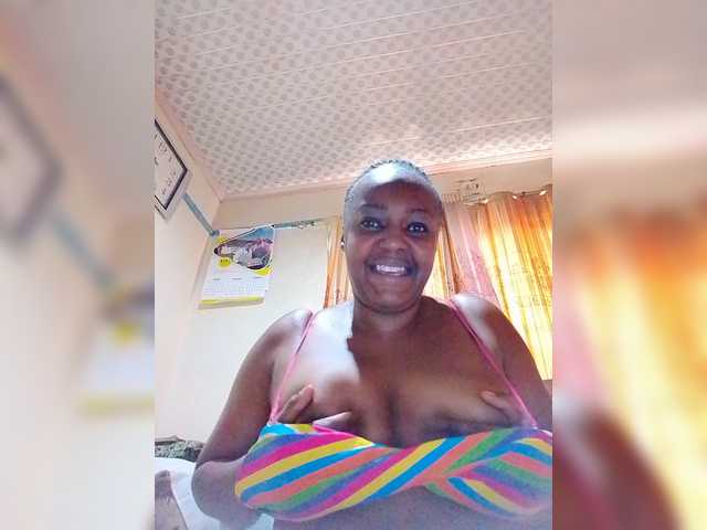 Prettylexxi live cam on BongaCams