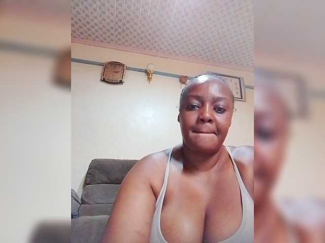 Prettylexxi live cam on BongaCams